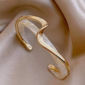 Bangle Gold and Cream